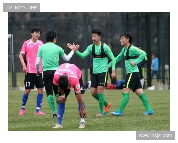 追随足球明星的足迹感受激情与梦想的完美结合 追随足球明星的足迹感受激情与梦想的完美结合