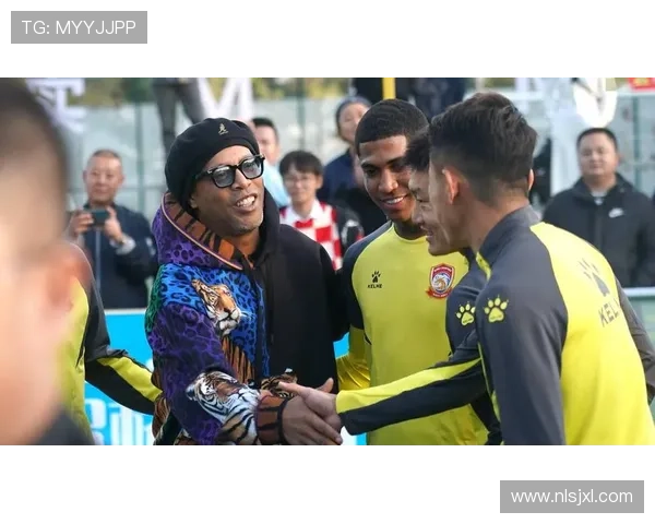 哪个足球明星在直播平台上最活跃吸引了最多粉丝的关注与互动